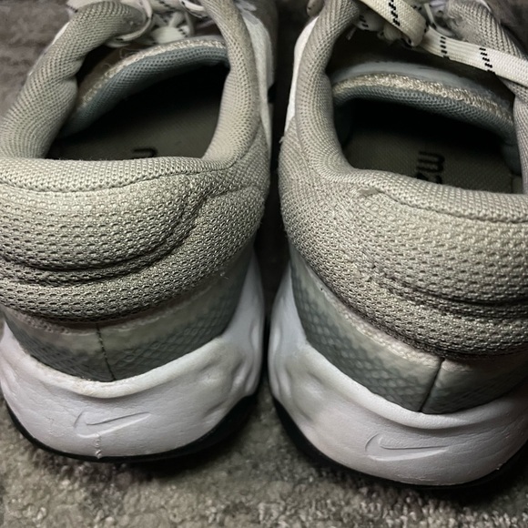 nike renew black, gray, and white women’s sneakers 9.5 - Picture 4 of 4